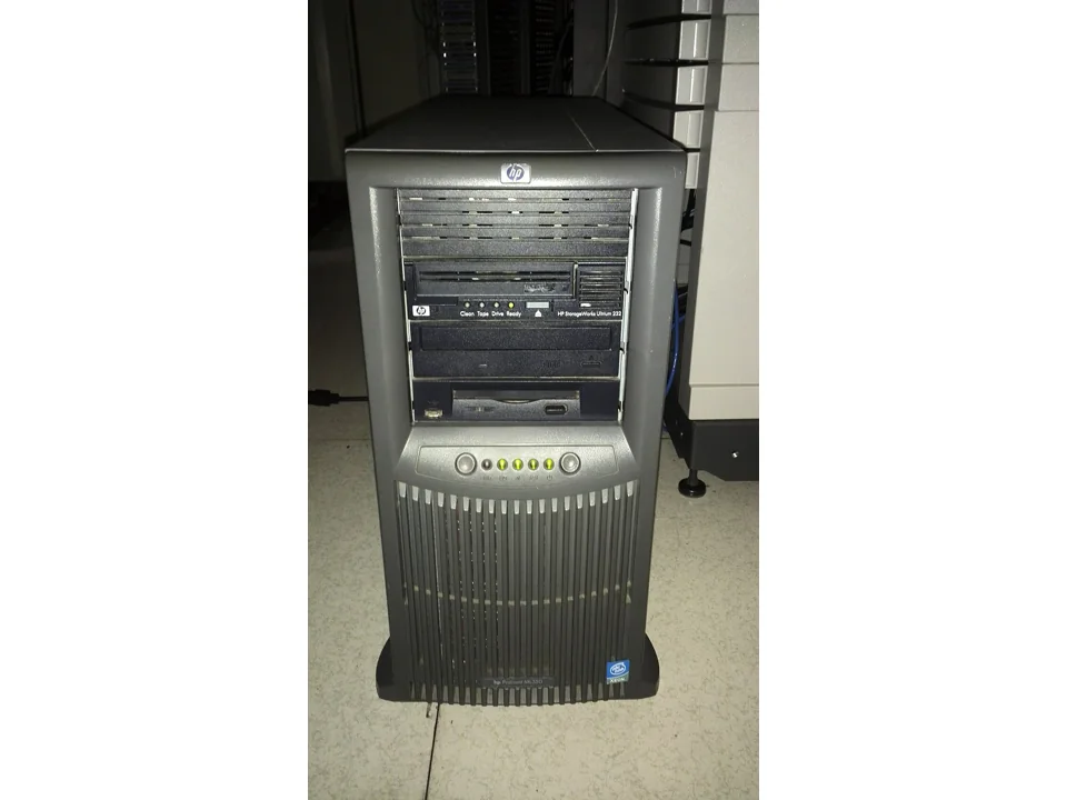 HP ProLiant ML350.jpg — Aile referans görseli; teslim edilen model değildir